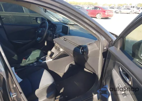 2017 Toyota Yaris Ia z USA, uszkodzony, nr VIN 3MYDLBYV8HY165754
